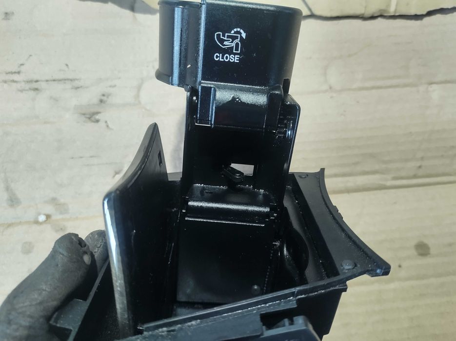 Поставка за Чаша Къп Холдър Mercedes E class W211 4Matic Tmodel 2008