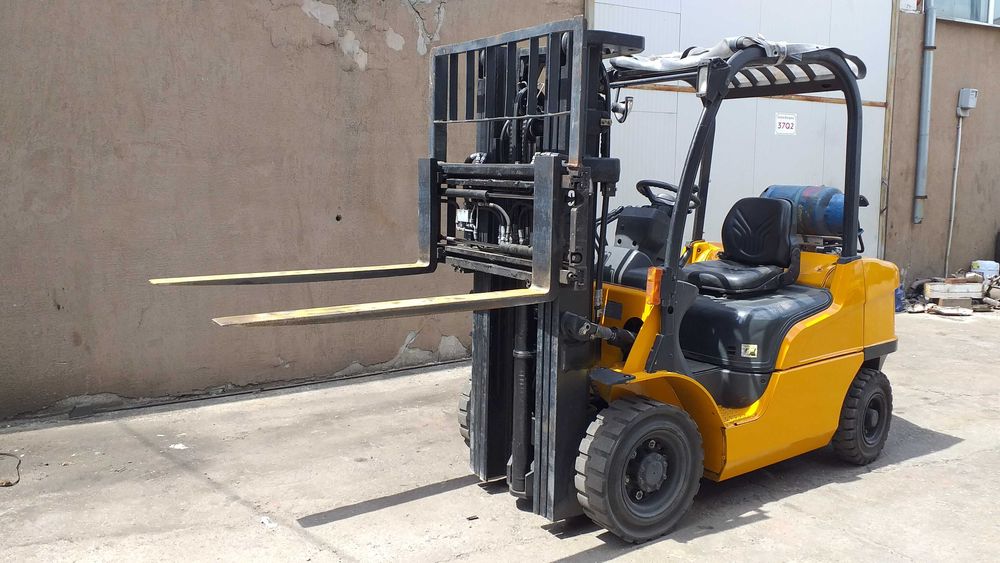 Service stivuitoare - suntem autorizati ISCIR !