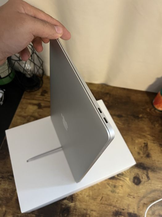 MacBook Air 13” M1 (2020) – 8GB RAM / 256GB SSD – Space Gray – Stare excelentă