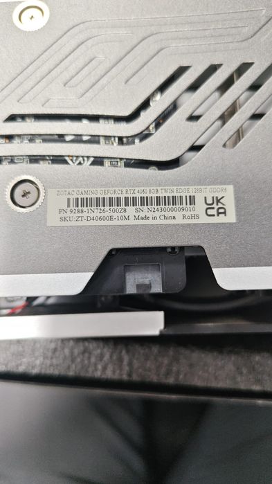 Продам карту RTX 4060 Zotac