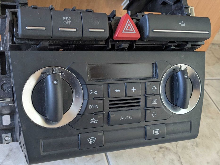 Двоен Дин (Double Din) за Audi A3 8P с климатроник
