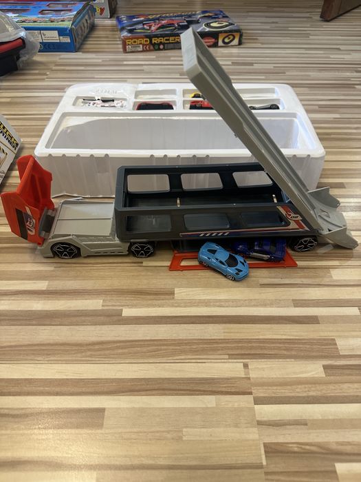 Писта с колкчки,влак и V8  drives