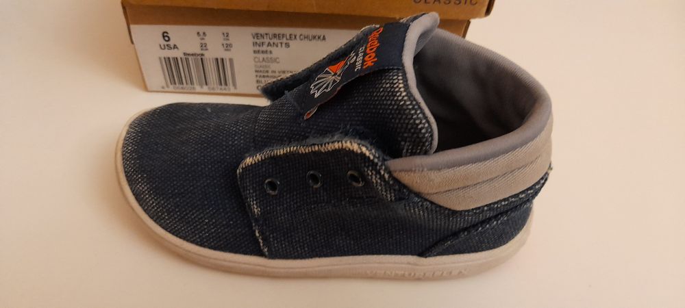 Продавам детски маратонки Reebok