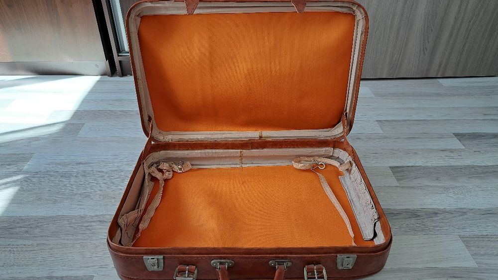 Geamantan model vechi anii '60-'70-'80