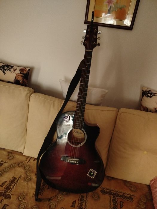 Chitară electro-acustica