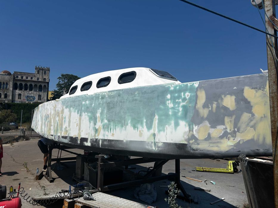 POP 25 Velier 8 metri, construcție familială din compozit