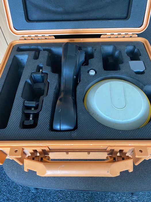 Champion WR1 GNSS identic Hi-TargetV90+. Controler TSC3. Placa Trimble