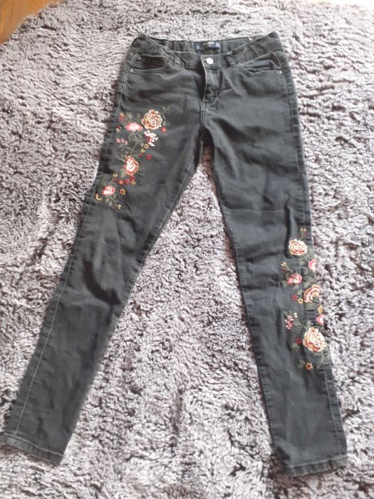 Продавам дънки за момиче на Mango