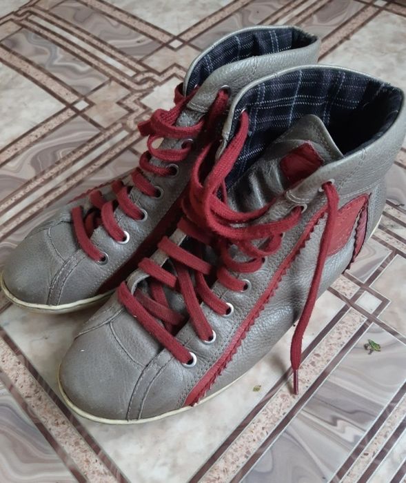 Продам ДВЕ ПАРЫ обуви