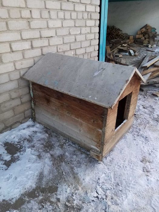 Будка собачья деревянная
