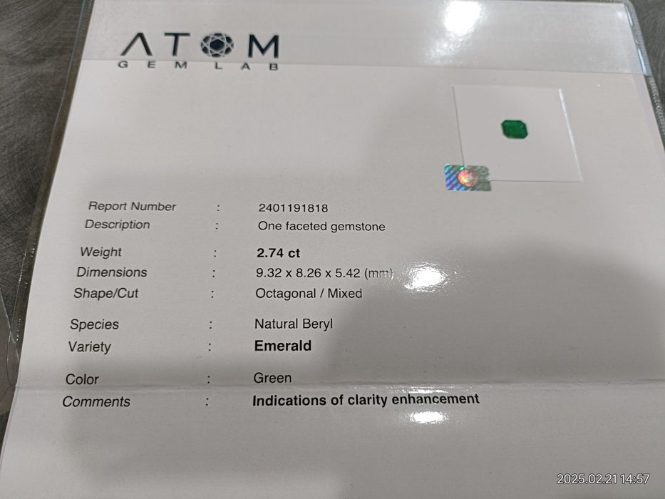 Vind inel din aur 18kt cu diamante 0,74ct și smarald 2,74ct