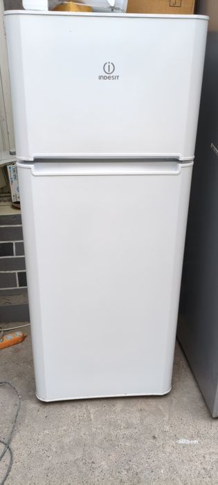 Продается холодильник Indesit