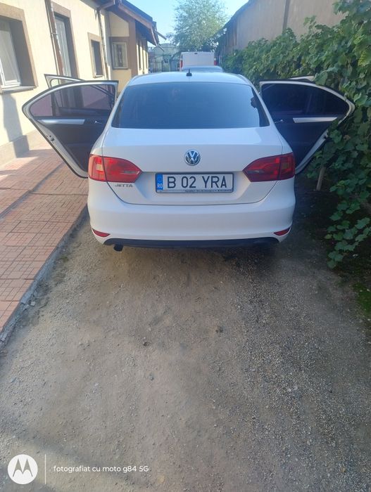 VOLKSWAGEN Jetta 2011 — imagine 3