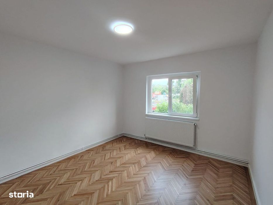 Apartament nemobilat cu 3 camere -zona RAGC.