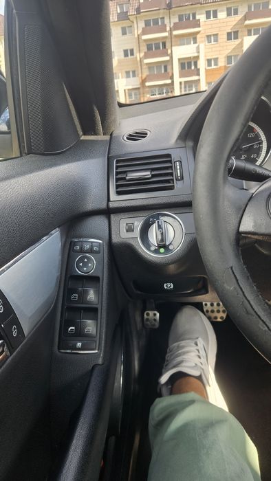 Vând Mercedes-Benz Clasa C 220 CDI, nivel de echipare de top Avantgarde, an fabricație 2008.