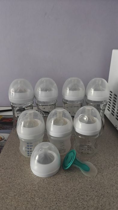 Vând biberoane Philips Avent anticolici