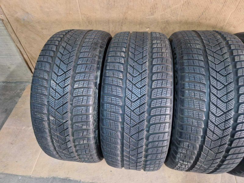 4 Pirelli R18 245/40
зимни гуми DOT3418