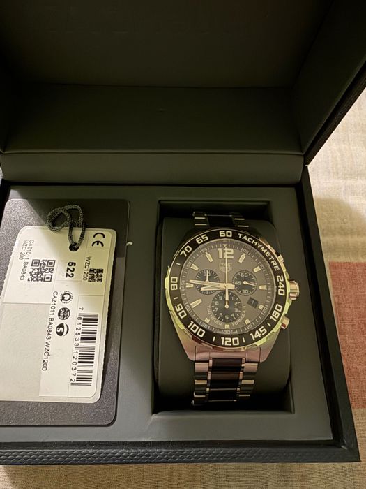 Здравейте продавам уникален часовник Tag Heuer чисто нов. Носен е броени пъти