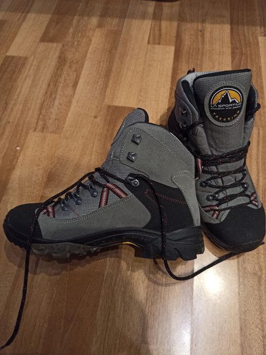 Туристически обувки La sportiva 38 номер за стъпало 24 см.