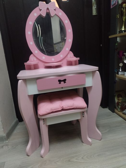 Măsuța de machiaj
