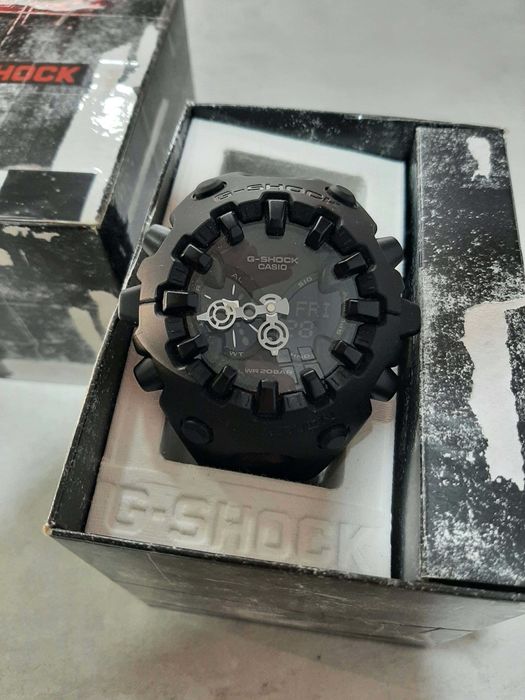 Часовник Casio G-Shock GA-V01