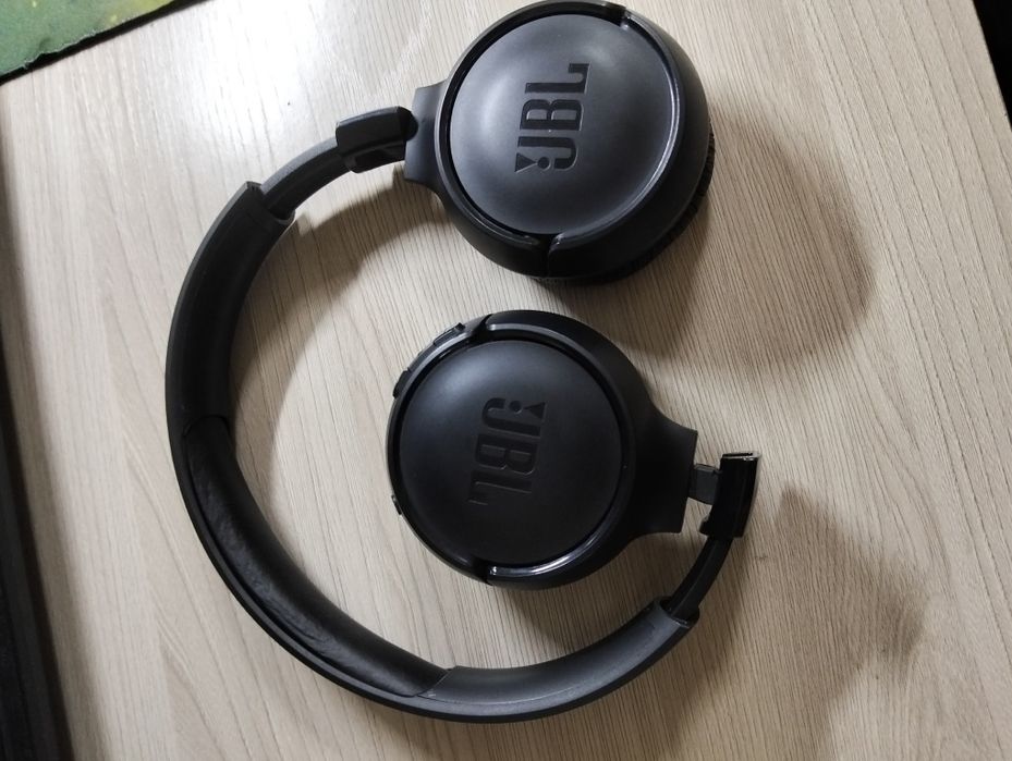 Продам наушники JBL t520bt