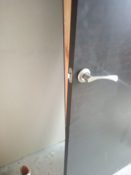 Продам межкомнатную дверь.