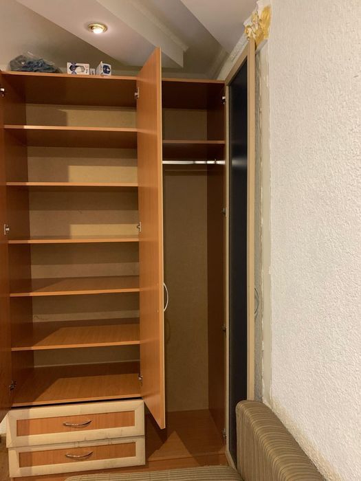 Двери диаметр 60,матрац, шифанер