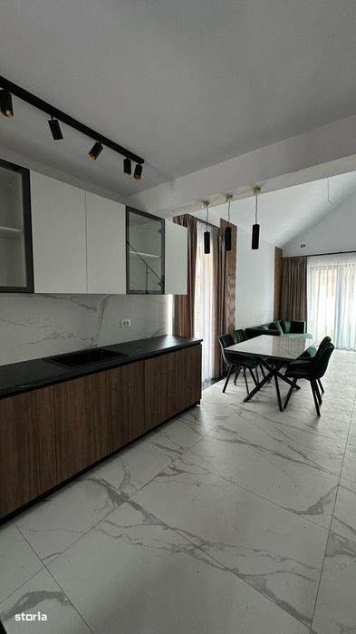 Casă 4 camere, 113 mp utili, curte 295 mp, 3 băi, panouri fotovoltaice