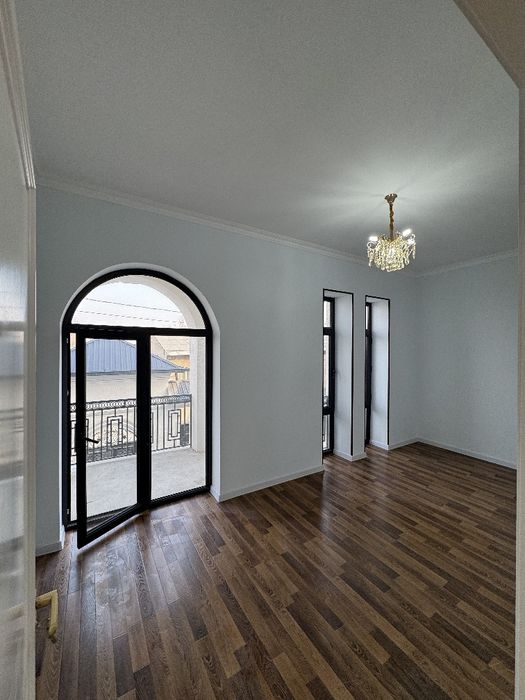 Yangi hayot tumanida 1.65 sotihli yangi qurilgan 7 xonali kottej