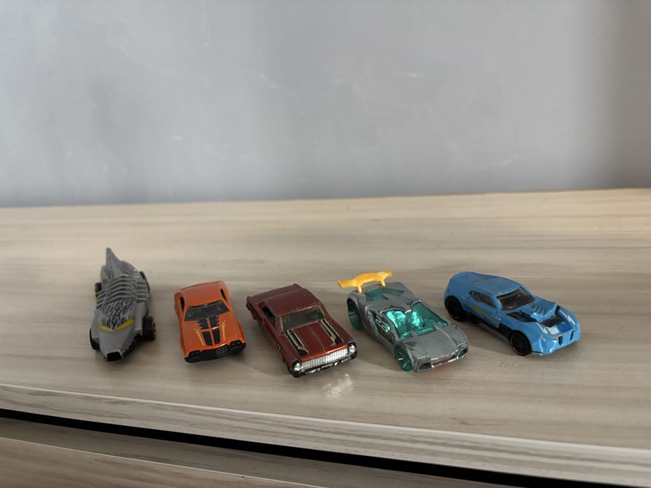 Hot wheels много различни