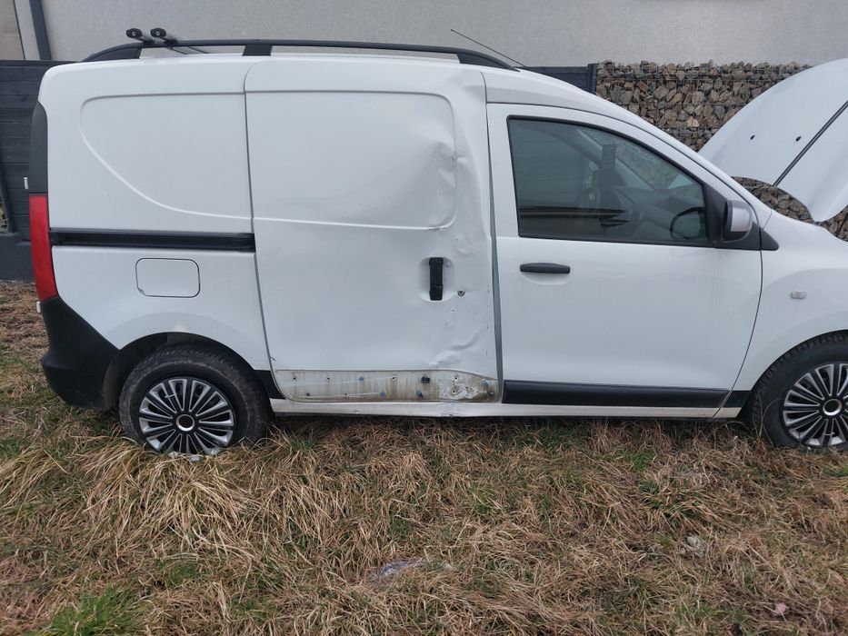 De vanzare dacia doker1,5dci avariata
