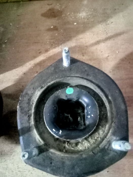 Продам чашки на тойота карина