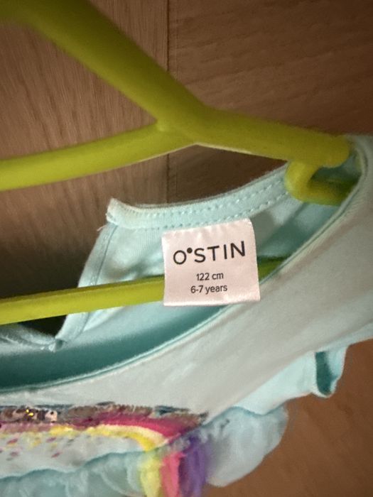 Продам 2 праздничные  платья недорого