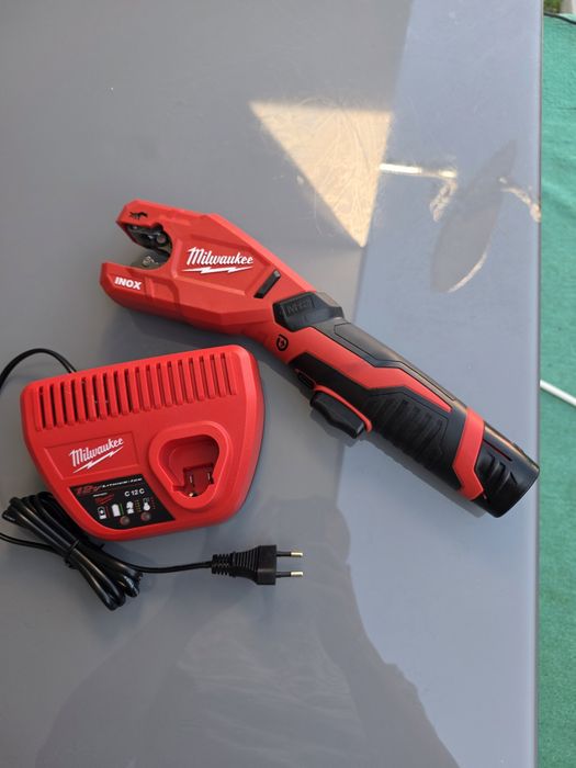 Mașină de tăiat țevi CUPRU INOX Milwaukee M12 PCSS