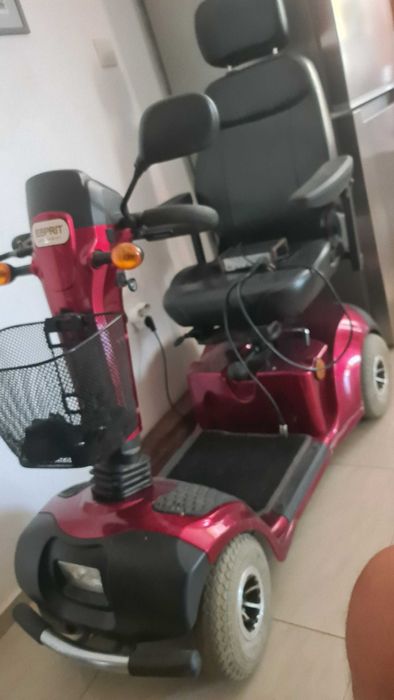 Електрическа количка за трудно подвижни хора