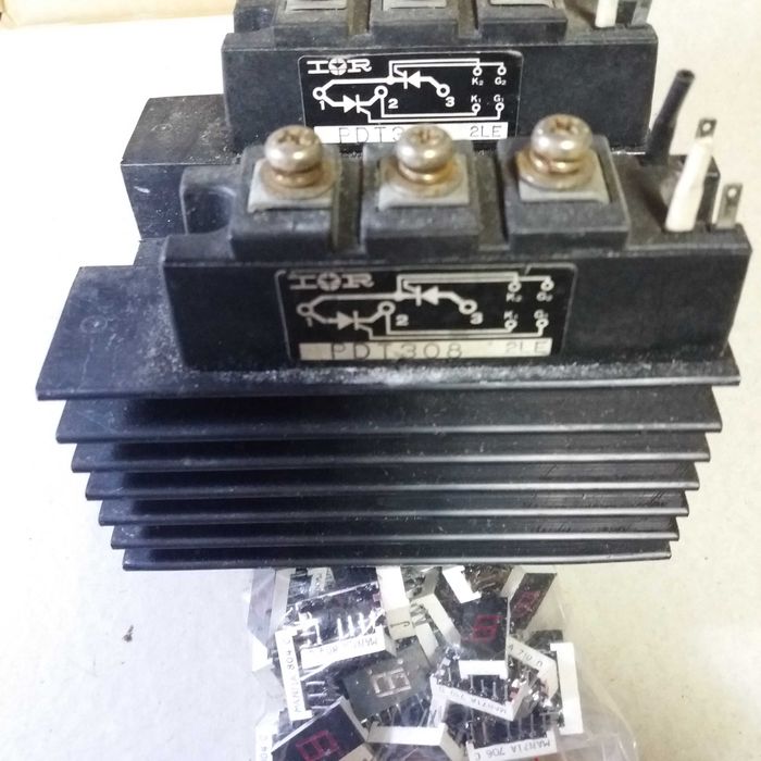 Продавам ел. части