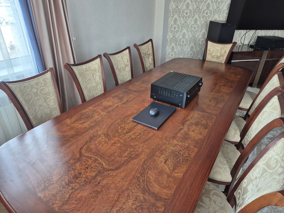 Продам Стол и 10 стульев.