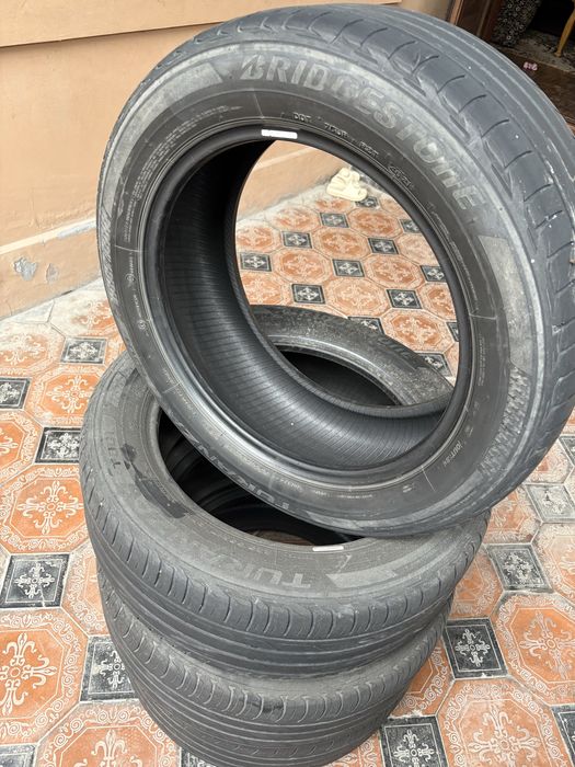 Шина BRIDGESTONE 225/55 R17.