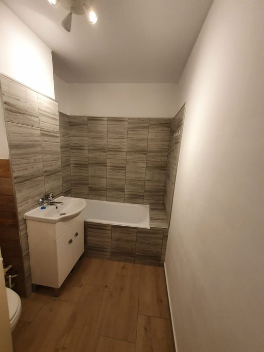 Închiriez apartament 3 camere, lângă Kaufland Carei