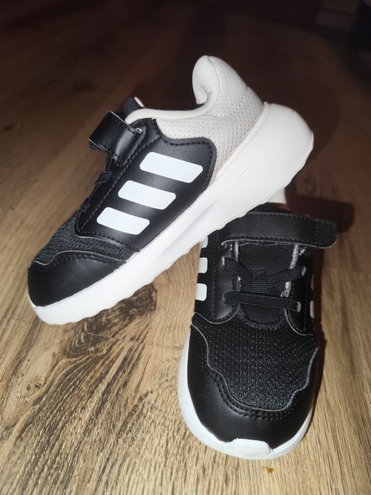 Adidas băieți 25.5