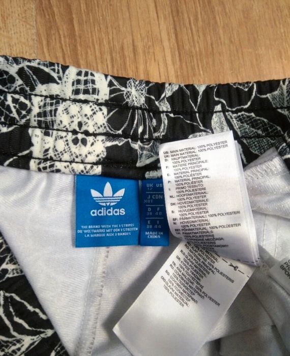 Pantaloni scurți de damă Adidas mărimea 40 M