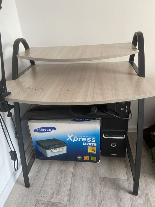 Компьютерный стол и кресло