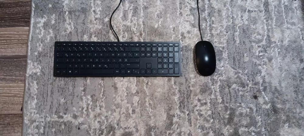 Vând Xbox seria x sau schimb cu un pc si încă 1000 de lei