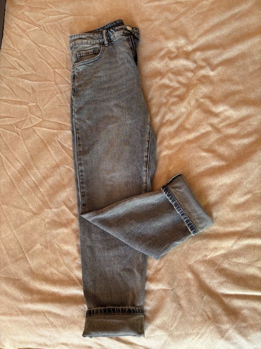 Дамски дънки М размер.