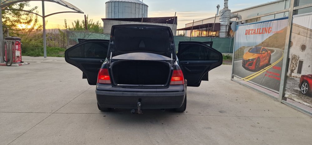 VW Bora 1.6 16V .  2001 prima înmatriculare 2004 . 1500€