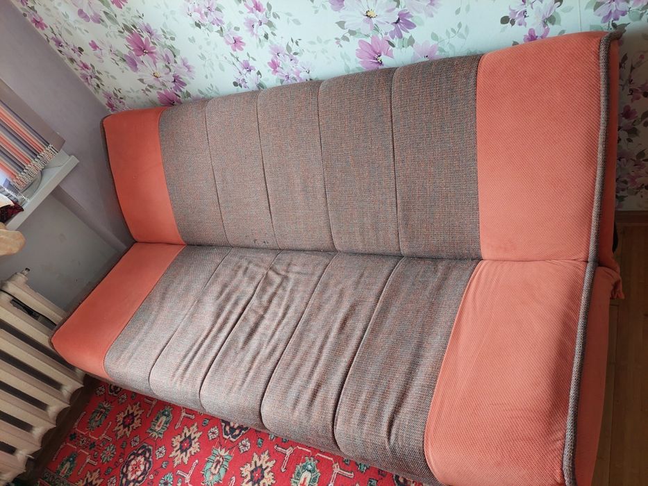 Продам диван в хорошем состояние