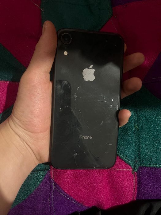 Айфон.        xr