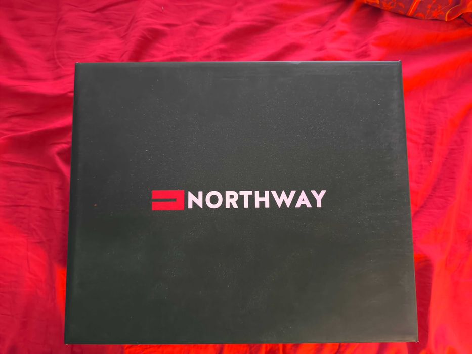 Чисто нови зимни обувки