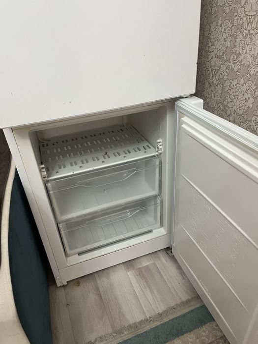 Холодильник indesit